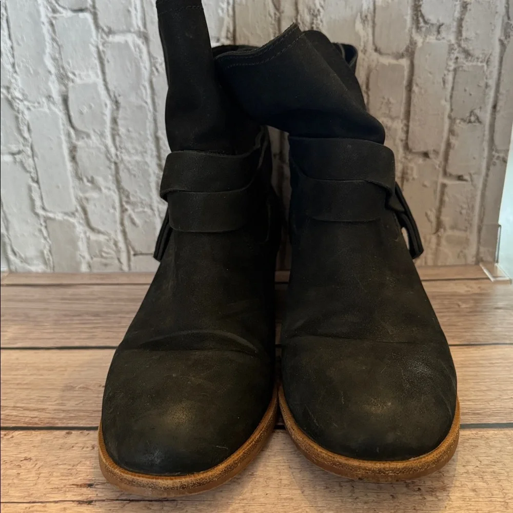 UGG 100% leather